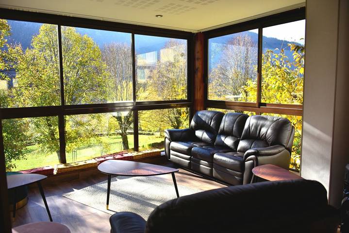Gîte pour 25 personnes, avec terrasse ainsi que piscine et jardin dans l' Isère - 4