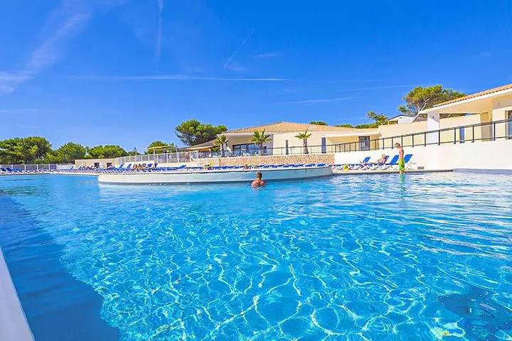 Camping für 6 Personen, mit Terrasse und Pool in Martigues - 2