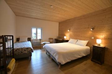 Chambre d’hôte pour 3 personnes, avec piscine et jardin dans l' Ain