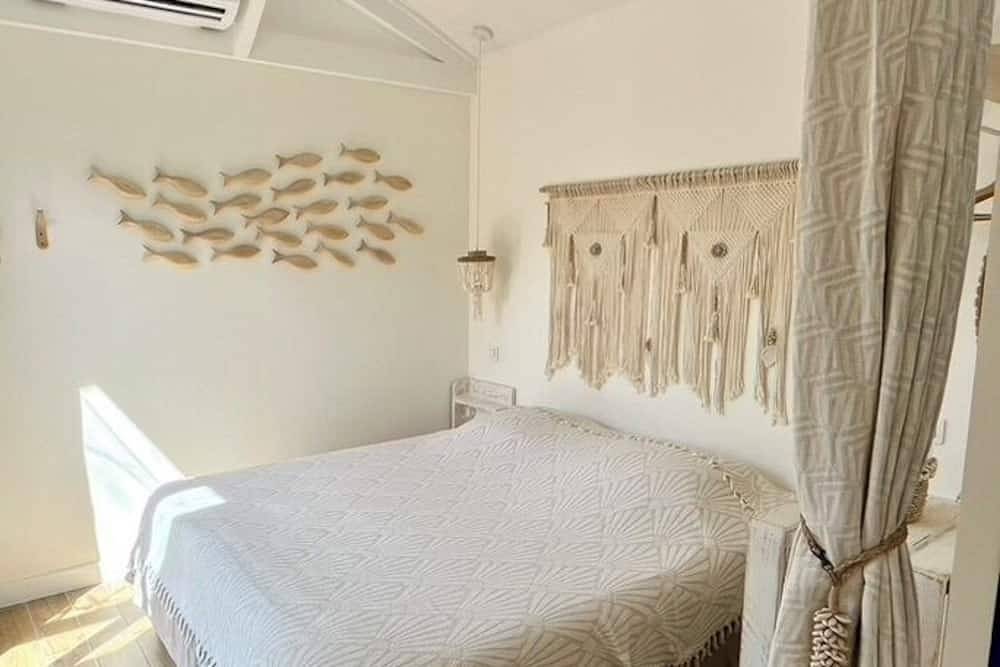 Cabanon bohême les pieds dans l'eau Lou Miou in Les Sablettes, La Seyne-sur-Mer