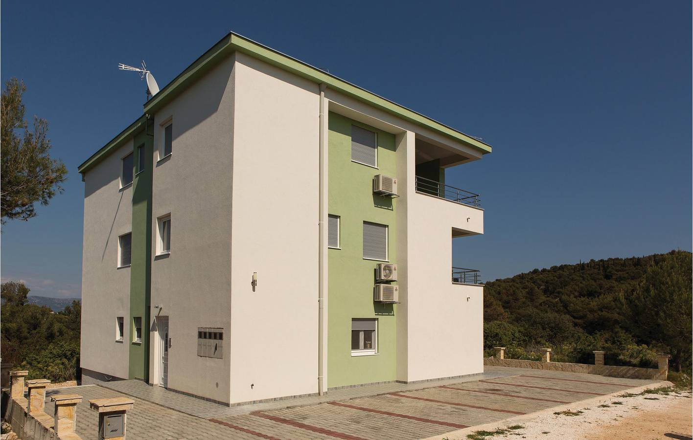 Ganze Ferienwohnung, Ferienwohnung für 8 Personen mit Terrasse in Trogir, Ciovo