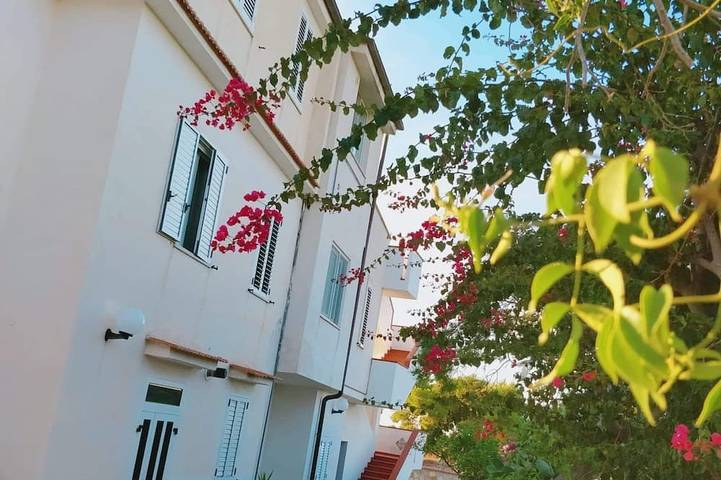 Villa for 12 people, with terrace and yard in Gargano