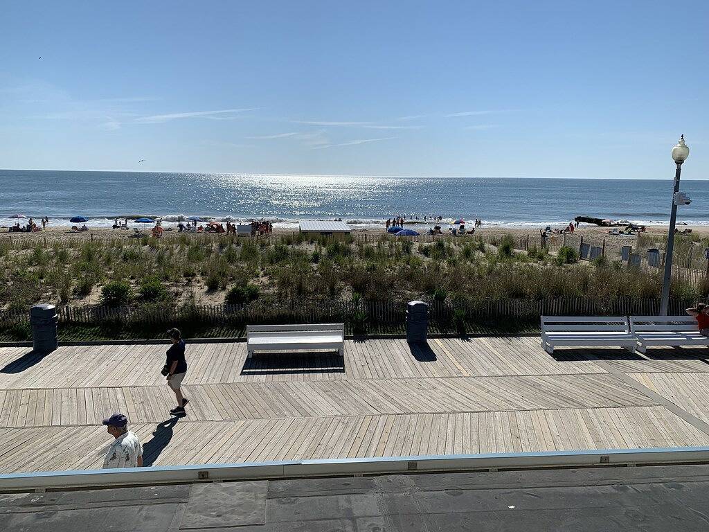 Ganze Wohnung, One Rehoboth Avenue - Wake Up to the Waves in a Storied Oceanfront Landmark in Rehoboth Beach, Sussex County (Delaware)