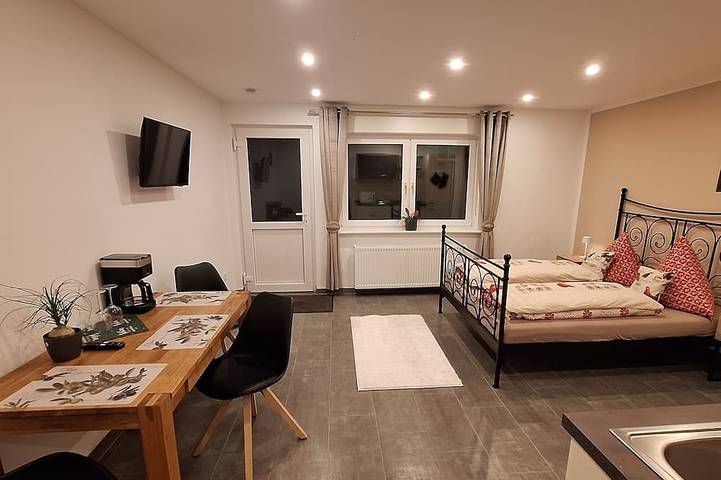 Ganze Wohnung, Gemütliche, frisch renovierte Ferienwohnung "Merlin" im Herzen des Taunus ! in Gemünden, Weilrod