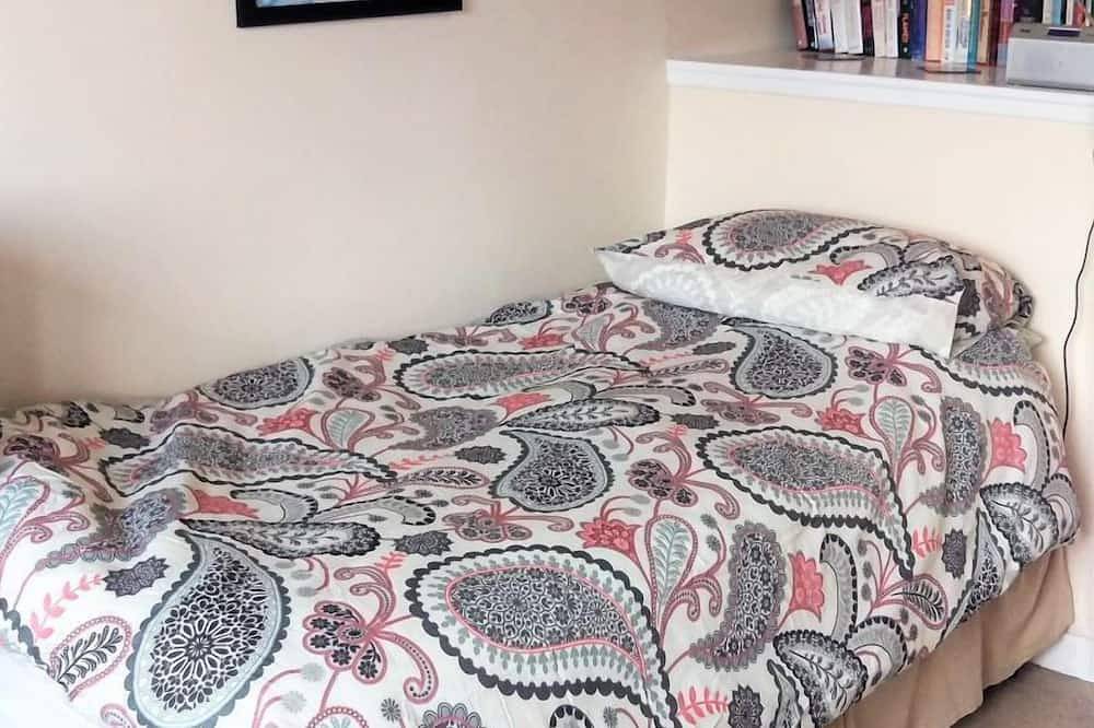 26 Castle Street -  an apartment that sleeps 5 guests  in 2 bedrooms in Kirkcudbright, Dumfries and Galloway