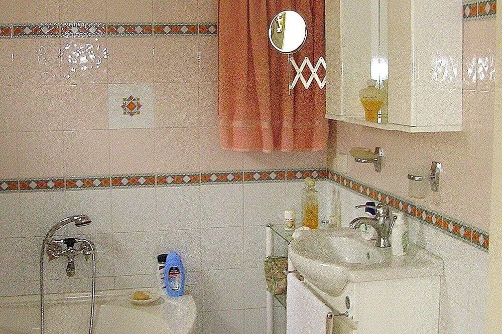 Villa avec vue fantastique sur la mer et jardin, 4 ou 5 personnes in Ligia, Grèce