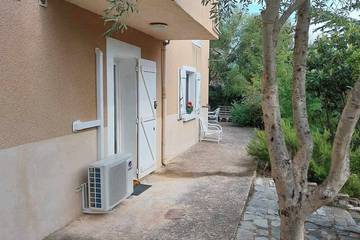 Gîte pour 4 personnes, avec jardin et terrasse à Furiani