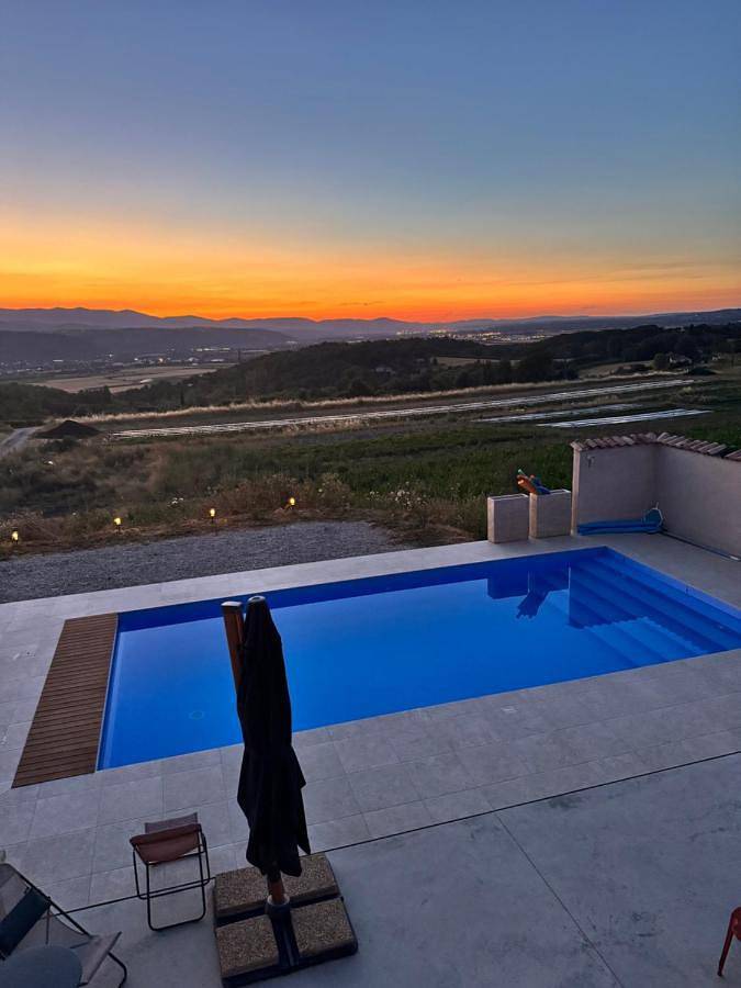 Location de vacances pour 2 personnes, avec Terrasse et Jardin ainsi que Piscine et Vue à Beausemblant - 2