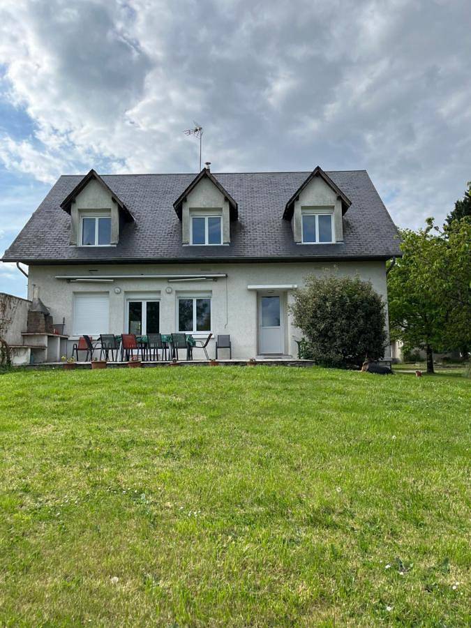 Location de vacances pour 12 personnes, avec Balcon et Terrasse à Courmemin