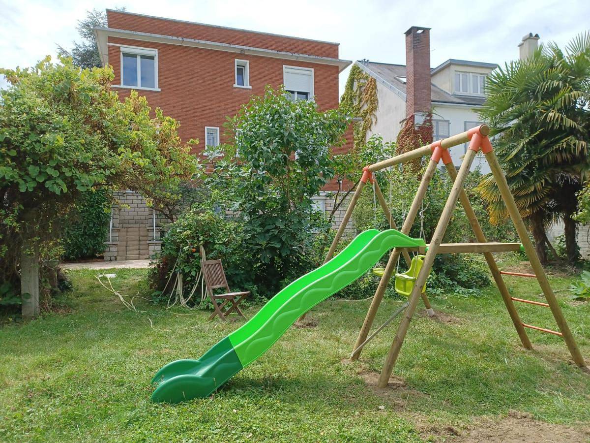 Appartement entier, Nice family studio in villa Sceaux 600m Rer B direct to Notre-Dame in Sceaux, Hauts-de-Seine