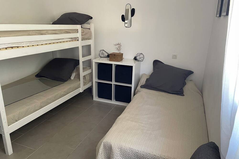Appartement entier, Appartement dans résidence avec piscine et gardien, plage à pied in Pinarellu, Zonza