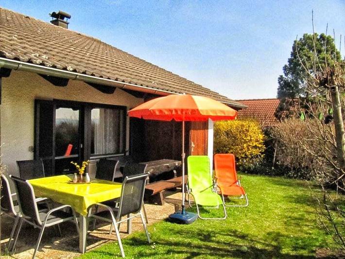 Ferienhaus für 8 Personen, mit Terrasse und Garten