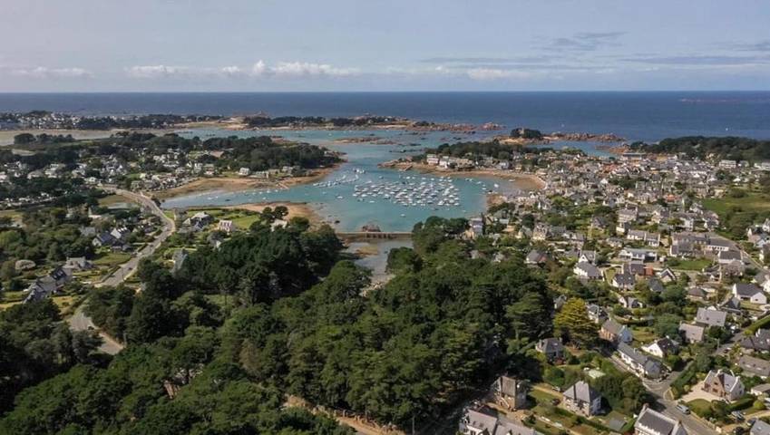 Camping pour 2 personnes, avec bassin pour enfant et piscine, animaux acceptés à Perros-Guirec - 4