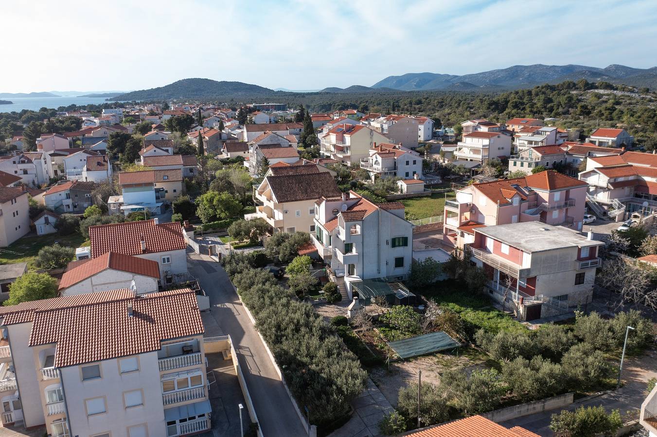 Ganze Wohnung, 2-Zimmer-Ferienwohnung mit Balkon und Meerblick Pirovac, Sibenik A-22567-b in Pirovac, Šibenik-Knin