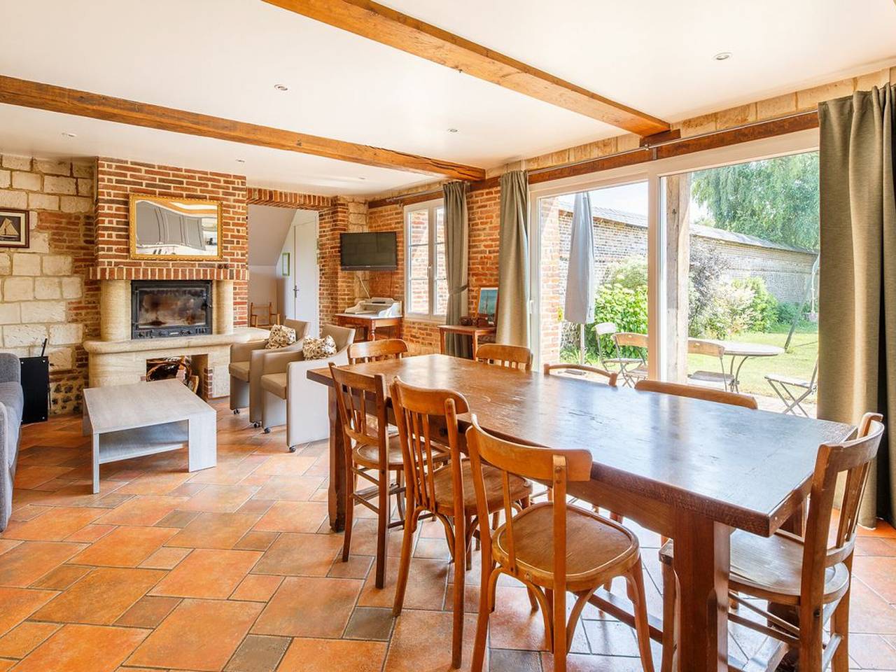 Gîte Cosy avec Terrasse et Cheminée, 6 Couchages in Beauchamps, Région d'Abbeville