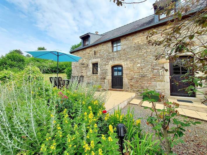 Gîte pour 6 personnes, avec Terrasse ainsi que Jardin et Piscine à Baud (mesure)