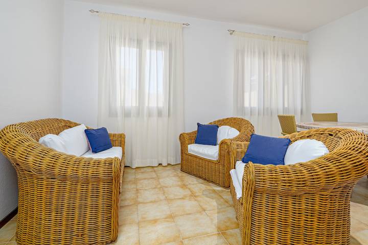 Appartamento intero, Appartamento 'Al Centro' con balcone, Wi-Fi e aria condizionata in Terranoa/Olbia, Olbia