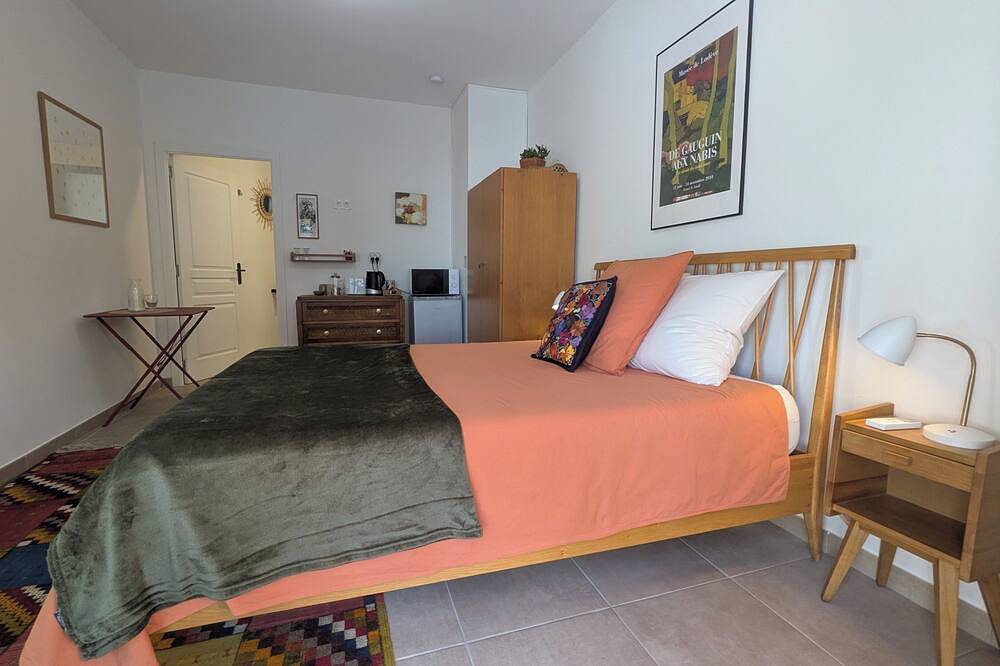 Apartamento entero, A quiet room with a private courtyard in Teyran, Region de Montpellier