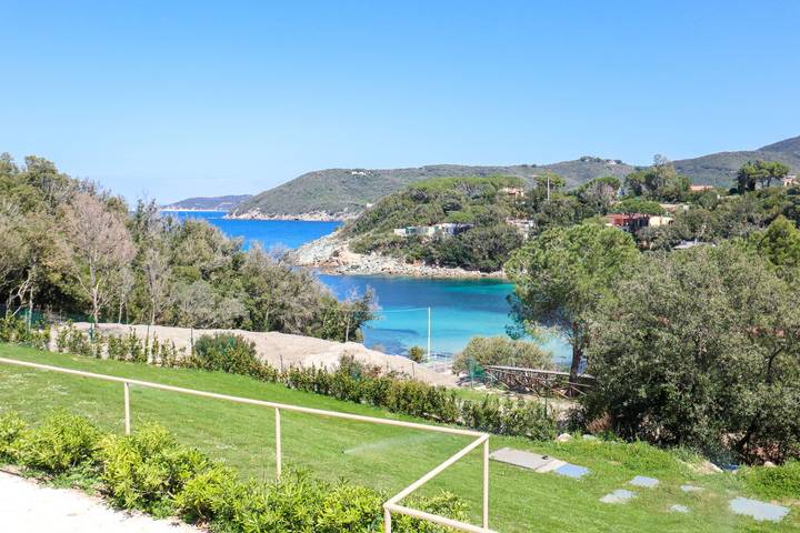 Casa vacanza per 6 persone, con Terrazza e Giardino a Procchio