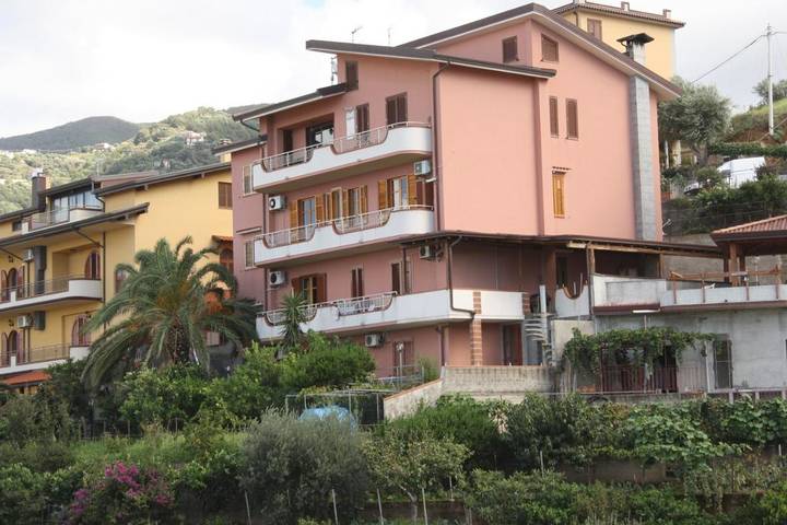 Location de vacances pour 3 personnes, avec Terrasse et Vue à Piraino