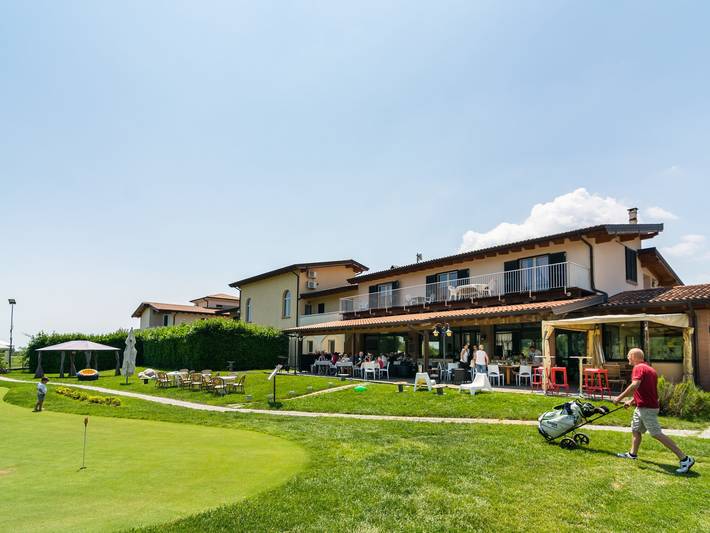 Ferienhaus für 8 Personen, mit Terrasse und Garten sowie Pool