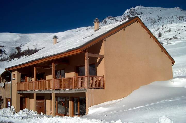 Gîte pour 9 personnes, avec Terrasse à Villar-d'Arêne