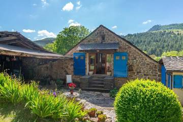 Gîte pour 3 personnes, avec terrasse à Ispagnac