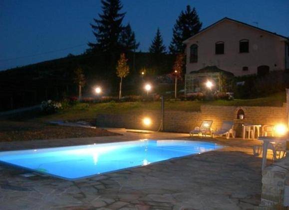 Rustico per 4 persone, con Terrazza e Giardino nonché Piscina e Panorama in Monferrato