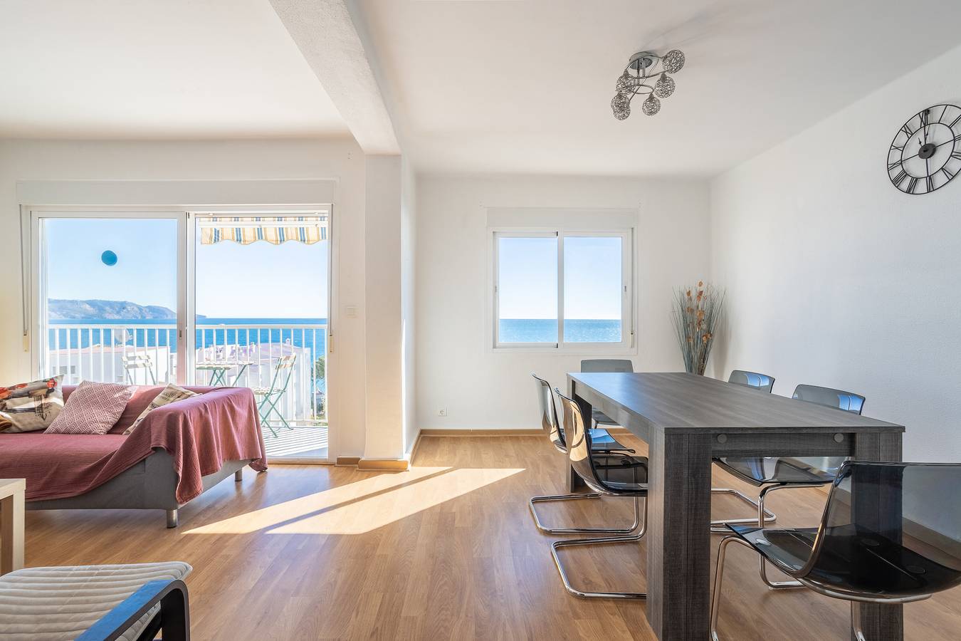 Ολόκληρο το διαμέρισμα, Apartment 'Sirena' with Sea View, Balcony & Wi-Fi in Nerja Centre, Nerja