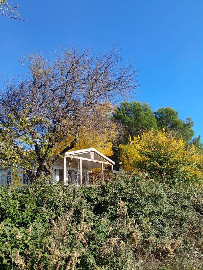 Camping pour 2 personnes, avec Terrasse ainsi que Jardin et Piscine