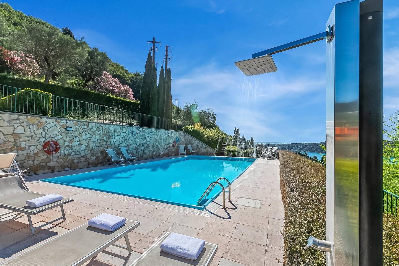 Appartement entier, Sole Retreat: Shared Pool, garden&park in Salò, Montagnes autour du lac de Garde
