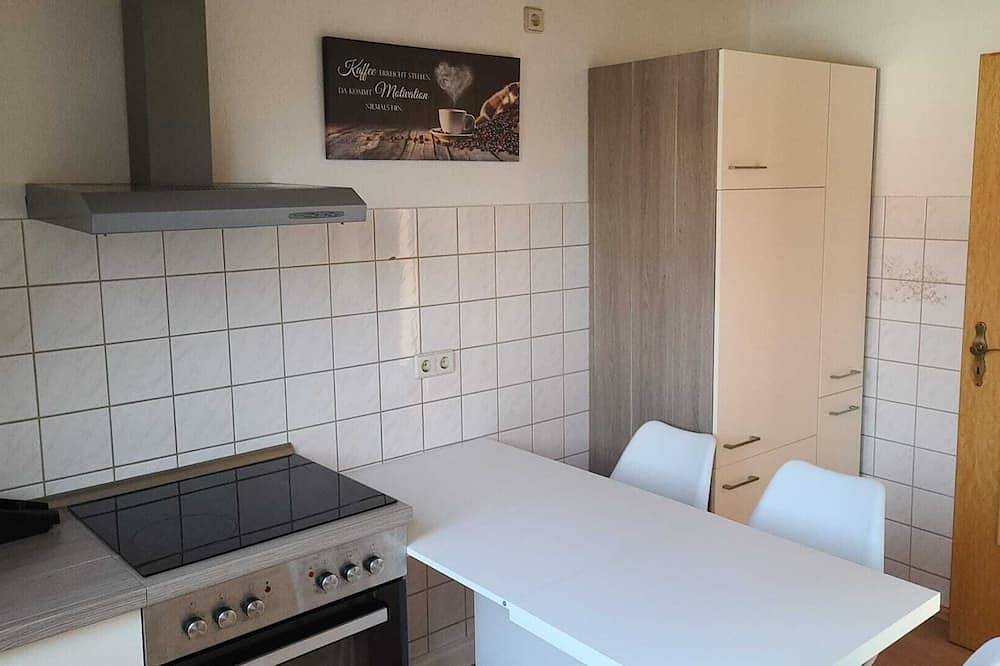 Ganze Wohnung, 2-Zimmer-Ferienwohnung mit 3 Betten in ruhiger Wohnanlage in Altenburg, Ostthüringen