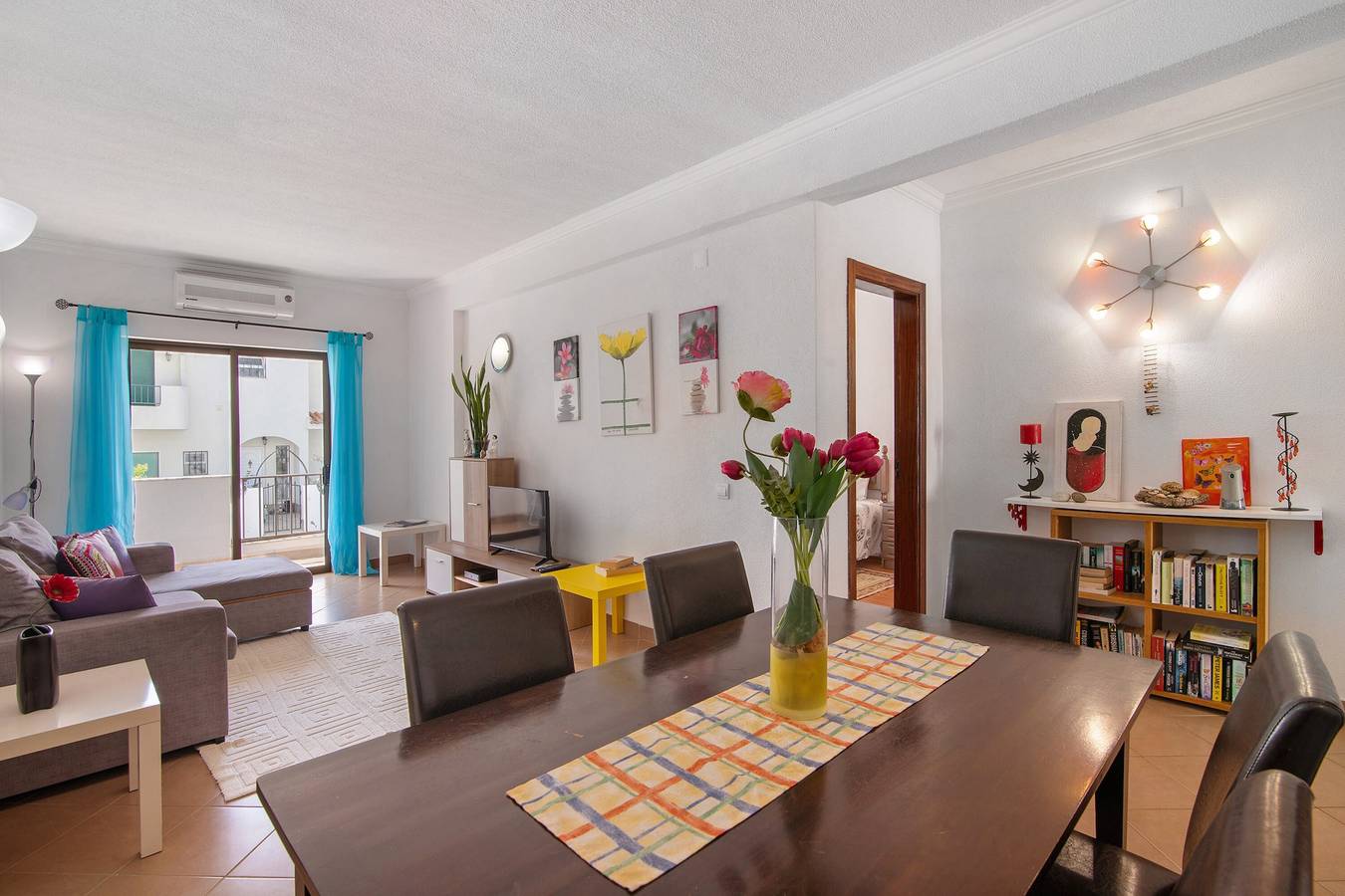 Appartamento intero, Appartamento 'Ampio T2' con Terrazza Privata, Wi-Fi e Aria Condizionata in Aldeia das Açoteias, Albufeira