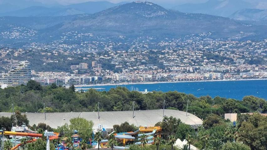 Gîte pour 6 personnes, avec Balcon et Terrasse ainsi que Jardin et Piscine dans Thalazur