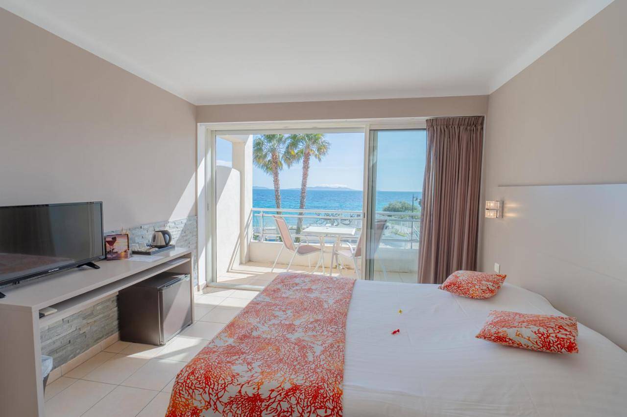 Hotel Le Grand Pavois in Plage d'Aiguebelle, Le Lavandou