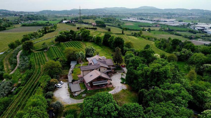 Agriturismo voor 3 personen, with Balkon and Terras as well as Zwembad and Uitzicht aan het Iseomeer