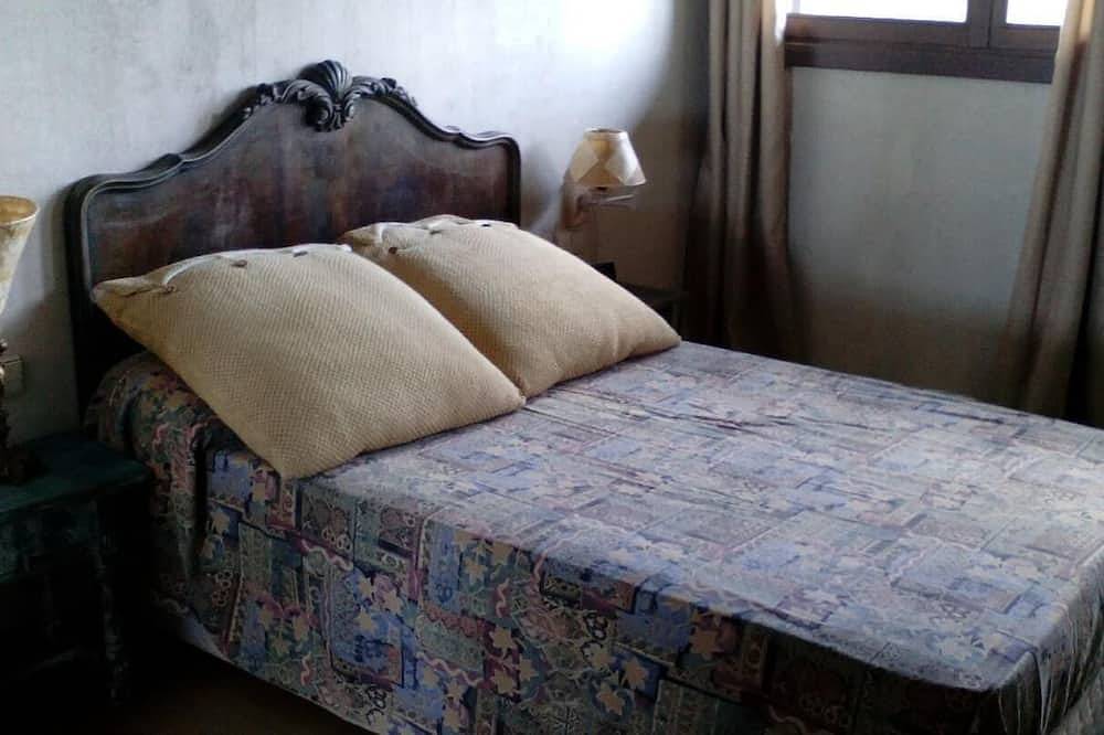 Nahuja I - Fünf Schlafzimmer Kleines Landhaus, Schläft 12 in Nahuja, Parc naturel régional des Pyrénées catalanes