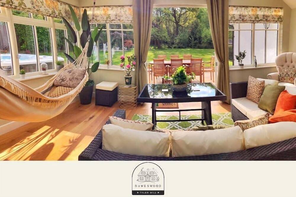 Cottage for 12 People in Kent, South East England