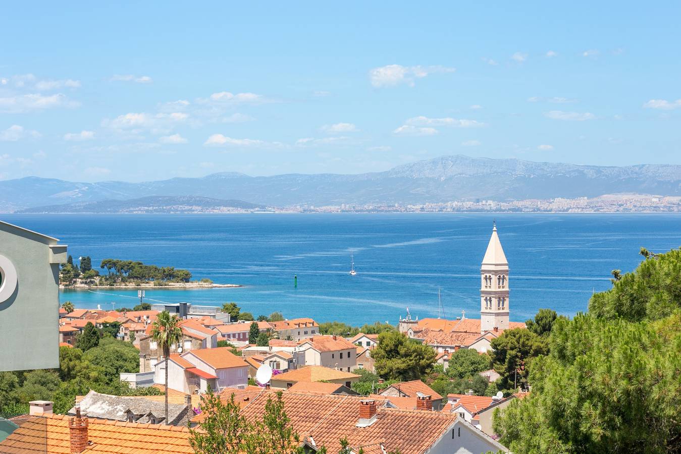 Apartamento entero, Apartamento de tres habitaciones con balcón y vista al mar Supetar, Brac -a in Supetar, Brac