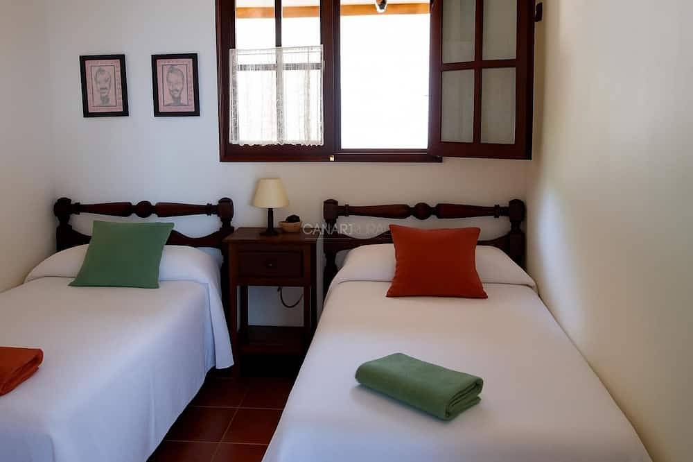 Charming Holiday Cottage El Pedregal with Private Pool in Tranquil Vin in Era de Mota, Valsequillo de Gran Canaria