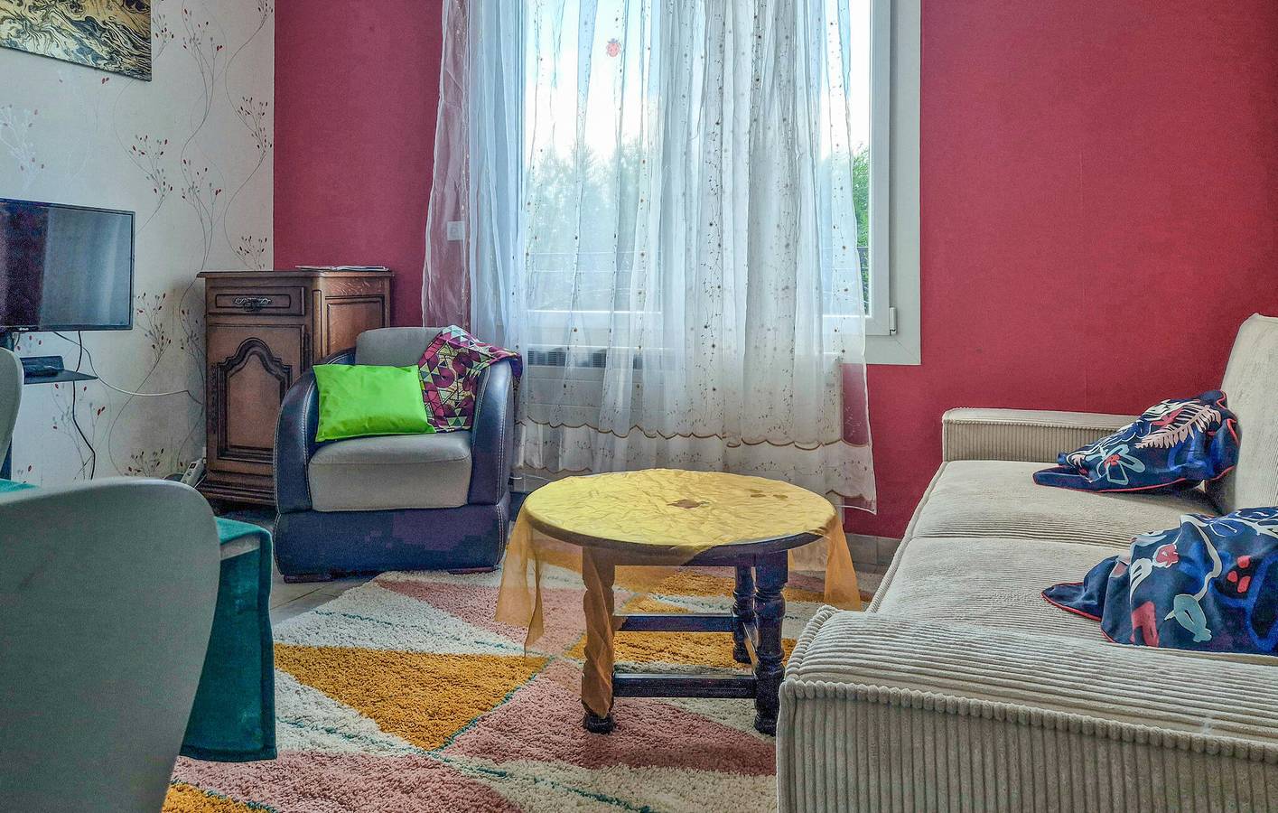 Cozy Garden Apartment with WiFi and Parking in Haute-Marne