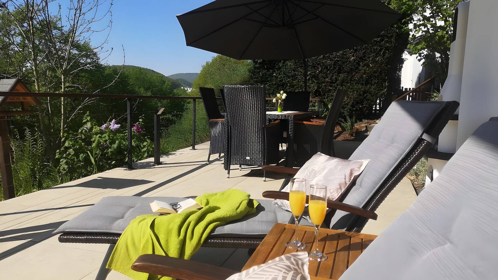 Ganze Wohnung, Diemelseeholiday romantische Fewo mit Terrasse im Sauerland Nähe Willingen Winterberg in Diemelsee, die Mittelgebirge