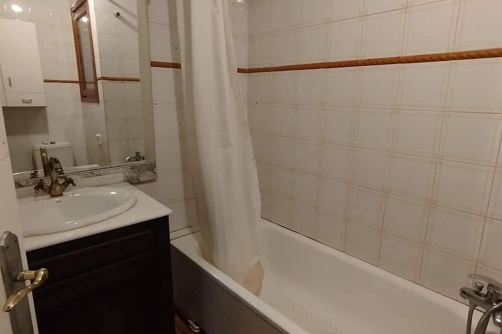Entire apartment, Piso Alquiler Jul y Agosto Sort in Sort, Catalan Pyrenees