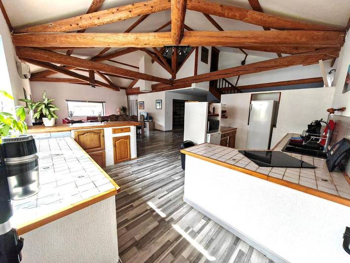 Location de vacances pour 6 personnes, avec piscine ainsi que vue et balcon à Lespignan - 3