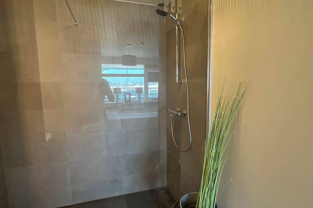 Geheel appartement, Rustig Appartement met Uitzicht op zee in IJmuiden, Nederlandse Noordzeekust