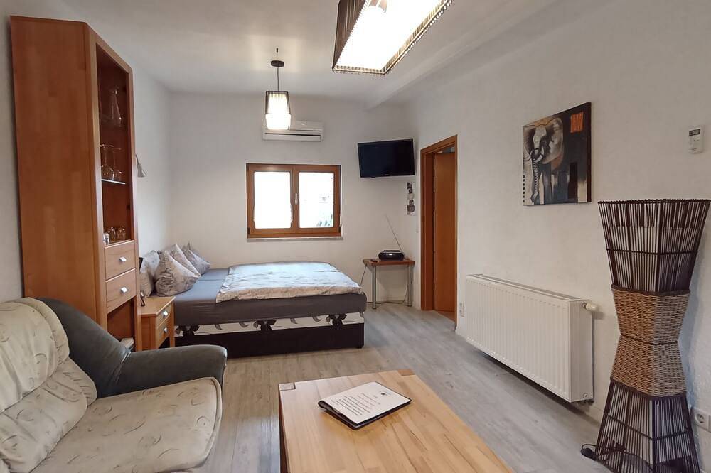 Schönes Ferienhaus in unmittelbarer Nähe v. Altkötzschenbroda, Stellplatz a.Haus in Radebeul, Meißen Region