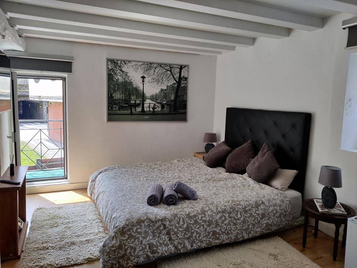 Geheel vakantieappartement, Deluxe Double Room with Balcony in Bilbao, Biskaje