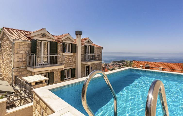 Villa für 10 Personen, mit Whirlpool und Sauna sowie Terrasse und Garten in Makarska