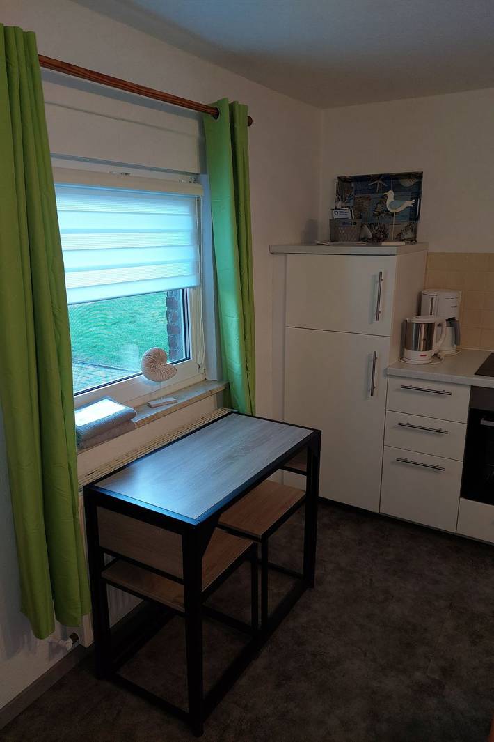 Ganze Wohnung, Gemütliche Ferienwohnung mit Terrasse, 2 km vom Hundestrand entfernt in Fedderwardersiel, Butjadingen