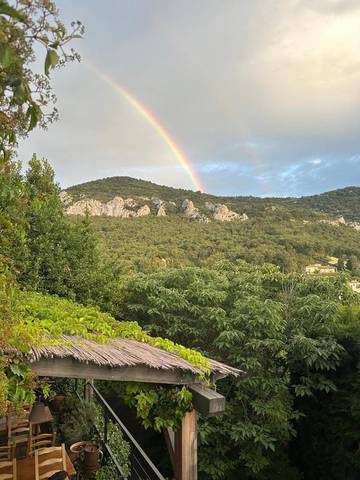 Hôtel pour 2 personnes, avec jardin et vue à Mimet